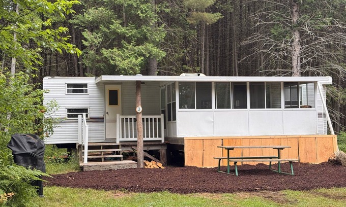 North Algona Wilberforce RV Rental | The Princeton! Family sized camper along Bonnechere River. A fun retreat.