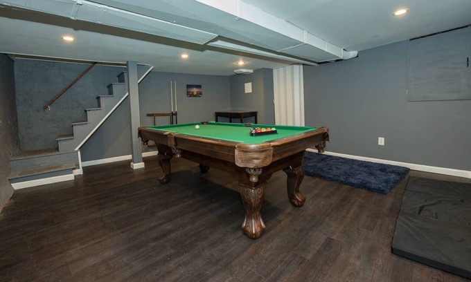 Southwark House | THE PRIVATE POOL ROOM! Liberty Bell, Queen Village, PennsLanding, Metro Apt1854