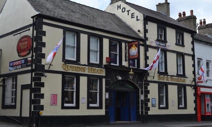 Buxton Hotel | The Queen's Head Hotel