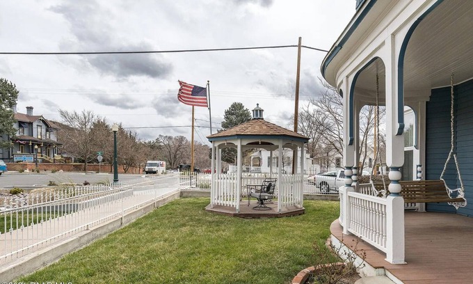 Prescott House | The Queen Victorian historic and 1 block from the town square