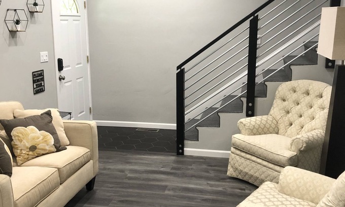 Green Bay House | The Quincy Property (3.4 Mi to Lambeau and Resch)