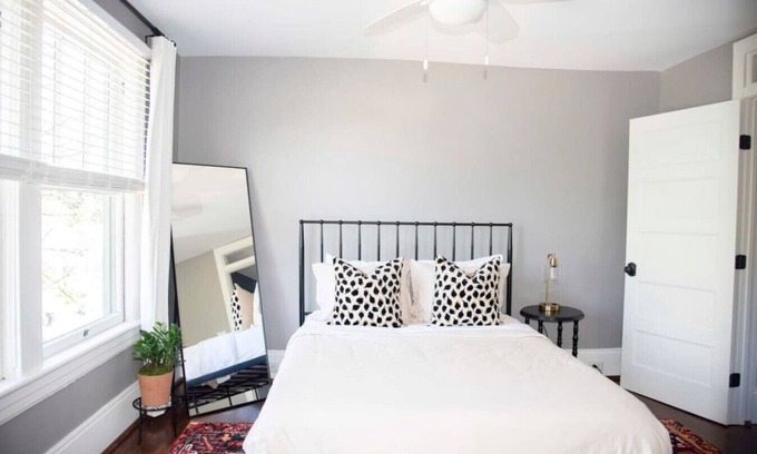 Roanoke Apartment | The Railway Suite - The Historic Winona House