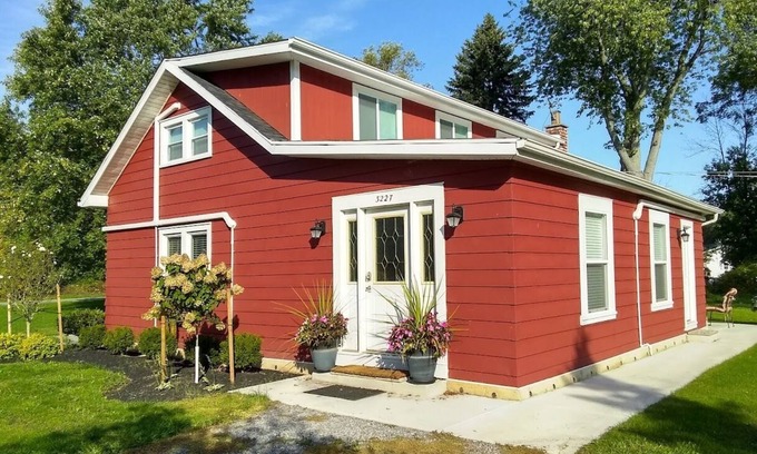 Wilson House | “The Red House” Family friendly vacation home close to beach and lake access.