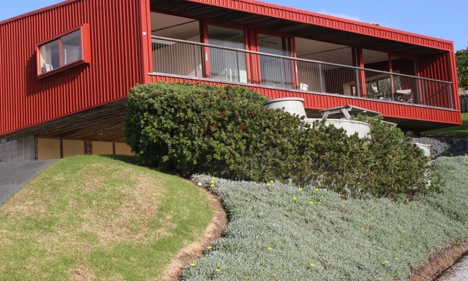 Cable Bay House | The Red Shed - Spectacular Sea Views