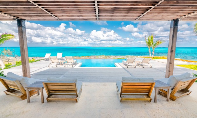 Forbes Hill House | The Reef House - Luxury Beach House With Ocean Views From Every Bedroom