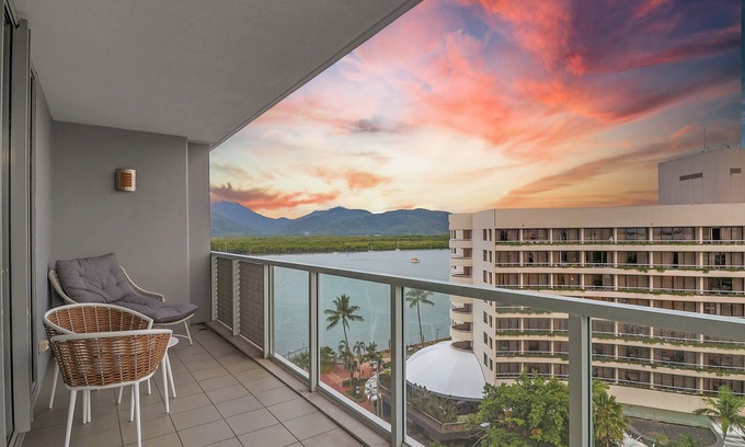 Cairns Central Business District Condo | The Reef Pad, Ideally Located With a Steller View! 1BR 1BA + Balcony