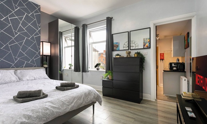 Leicester Apartment | The Regent - Stylish Luxury Studio near Leicester City Centre, DMU and LRI
