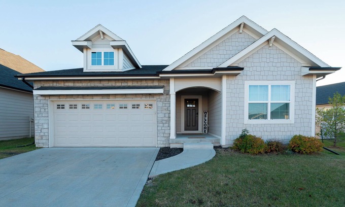 Ankeny House | The Rehoboth- Iowa -Entire Home, 4BR- Deluxe & Elegant, Great Location near I-35