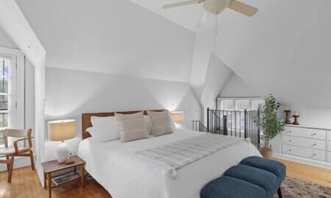 Milwaukee Apartment | The Residence at Uplifting Mansion