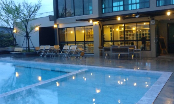 Krathum Baen Hotel | The Residence Thepkanjana