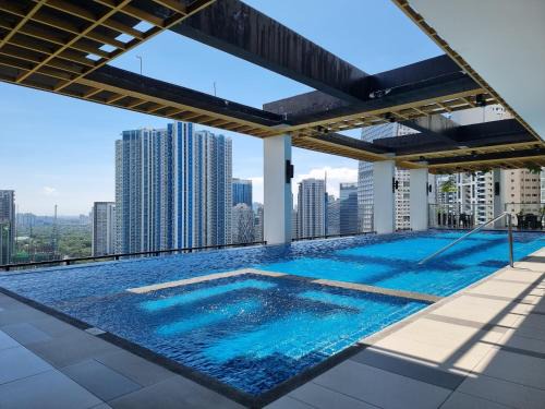 Bonifacio Global City Hotel | The Residences at BCCT