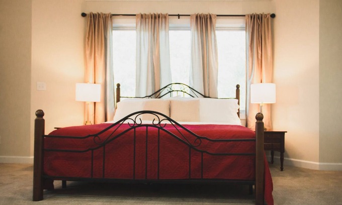 Paducah House | The Respite Boutique Hotel, Lovebird Suite - King Suite