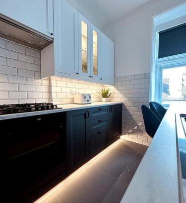 Boscombe Apartment | The Retreat - Large Luxury Apartment, Two Mins From Beach