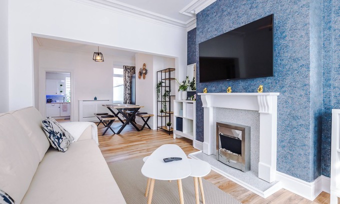 Salford House | The Retreat near Salford Quays