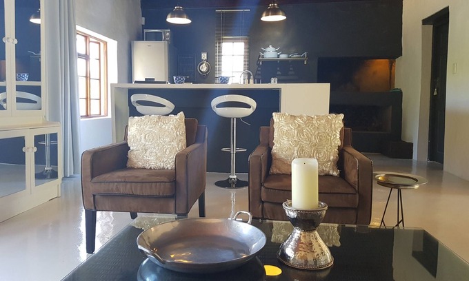 Swellendam House | The Retreat @ Weltevrede Str 3- for total stylish relaxation