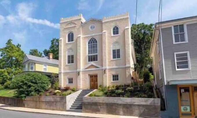 Staunton House | The Revival Room in The Sanctuary! Two Bed Oasis!