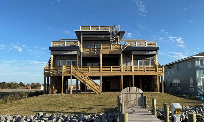 Nags Head House | The Ripple Effect-Brand New & Waterfront - 360 Degree Water!