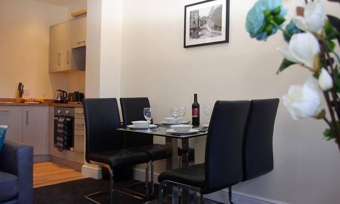 Leek Apartment | The Roaches Suite - Premier Serviced Accommodation