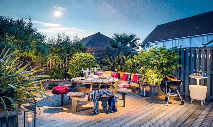 Camber Cottage | The Rock - a cottage that sleeps 6 guests in 3 bedrooms