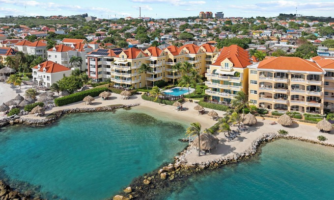 Nieuw Nederland Apartment | The Roof, Beau Rivage, Renovated apartment with sea view and private beach