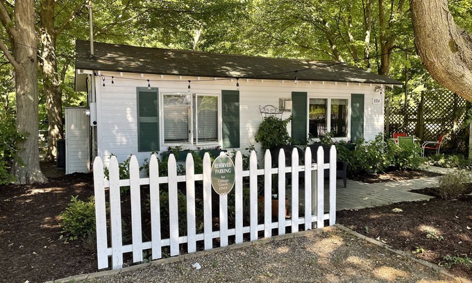 Saugatuck Cottage | The Roost at The Southerner