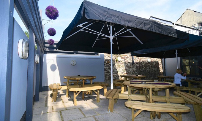 Carmarthen Hotel | The Rose and Crown Hotel