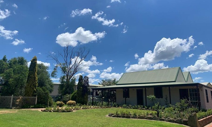 Dunedoo House | The Rose Cottage Boutique BNB