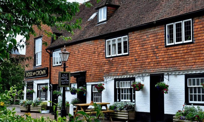 Burwash Bed & Breakfast | The Rose & Crown
