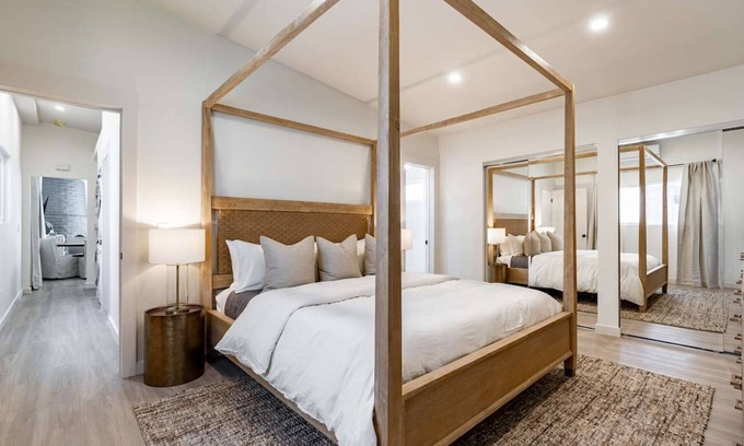 Beach Barber Tract Condo | The Rosemont II - 2BR La Jolla Gem Near the Beach