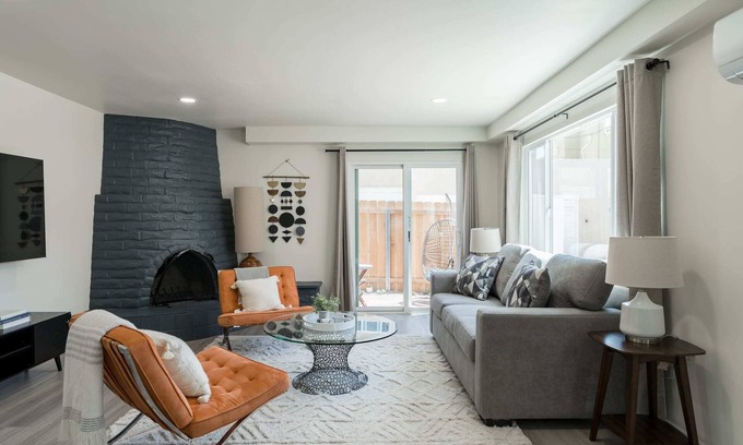 Beach Barber Tract Condo | The Rosemont III - Upscale 2BR Near the Beach