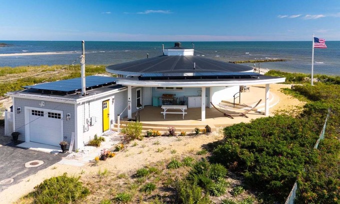West Dennis House | The Round House: 002-D Waterfront in West Dennis