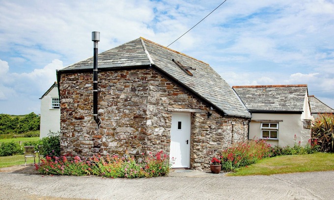 Saint Gennys Cottage | The Roundhouse - TBE