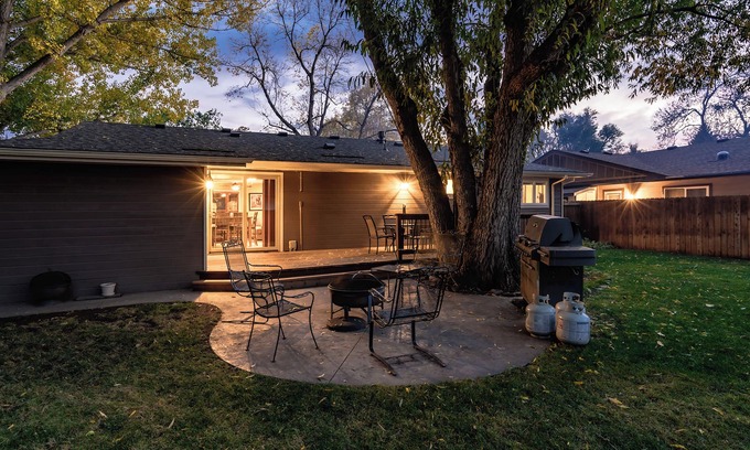 Fort Collins House | The Rustic Retreat - Pet Friendly w/Fenced Yard