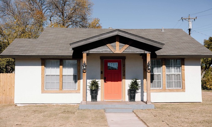Sayles Blvd. Area House | The Rustic Roost