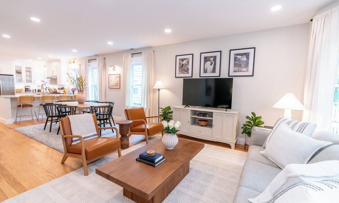 Prospect Hill House | The Ryan House: Large, Newly Renovated! Close to Yale & Downtown!