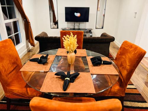 Smith County House | The Sabine River Retreat - The Black Collection