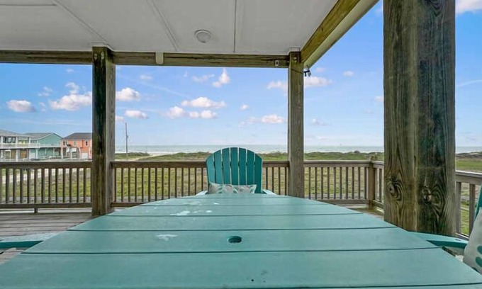 Crystal Beach House | The Salty Mermaid - a 3 bedroom, 2 bath home that sleeps 8.