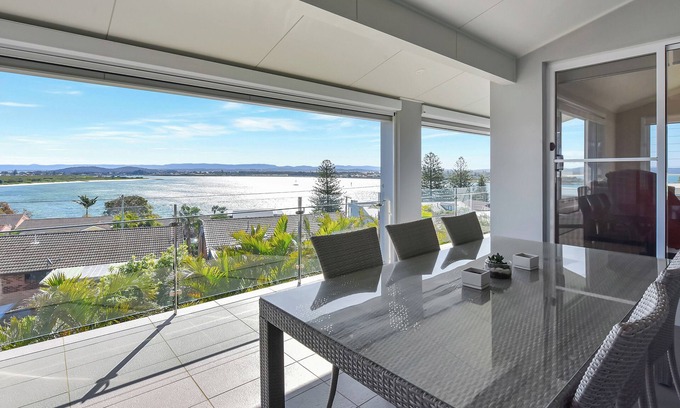Swansea Heads House | The Sea Serenade - Minutes drive to Caves Beach
