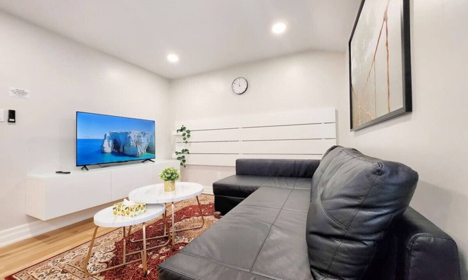 Grantham Apartment | The Serene Haven Modern 2 Queen Bed Full Apartment