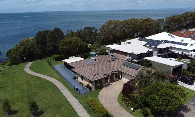 Sandstone Point House | The Serenity Shores House