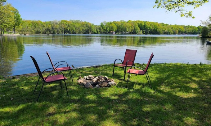 Selwyn House | The Shearer - 3-Bedroom Waterfront Cottage