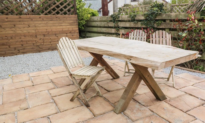 Mullion Cottage | THE SHED AT GWEAL-AN-DREA, family friendly, with hot tub in Mullion