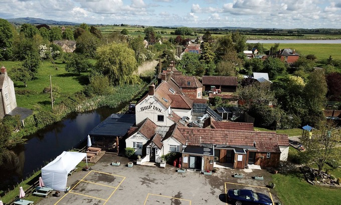 Upper Framilode House | The Ship Inn