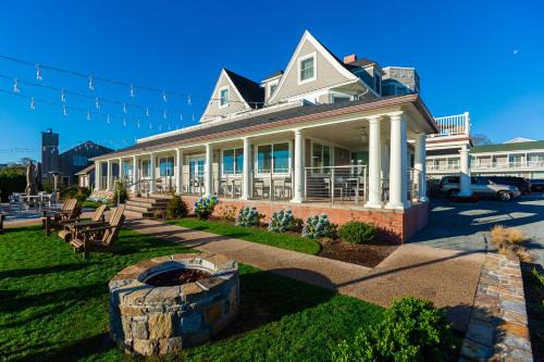 Narragansett Pier Hotel | The Shore House