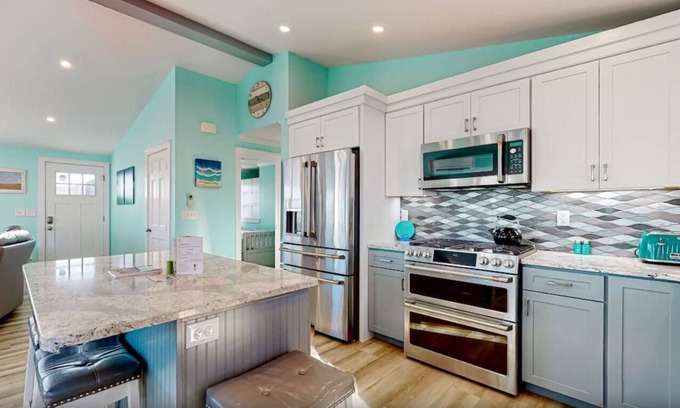 Ogunquit - Wells House | The Shore Thing – Spacious 4 BDR w/Partial Ocean Views, Walk to Beach!