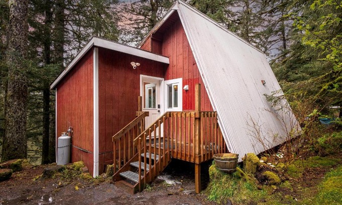 Kodiak Ski Chalet | THE SHORELINE CABIN
