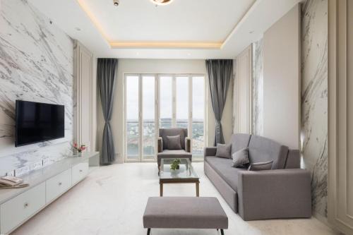 Bengaluru Apartment | The Silvertone by RedOlive-Leela Residency-1 BHK
