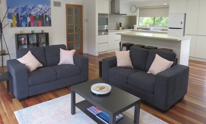Macs Cove House | The Snow House - Near Lake Eildon