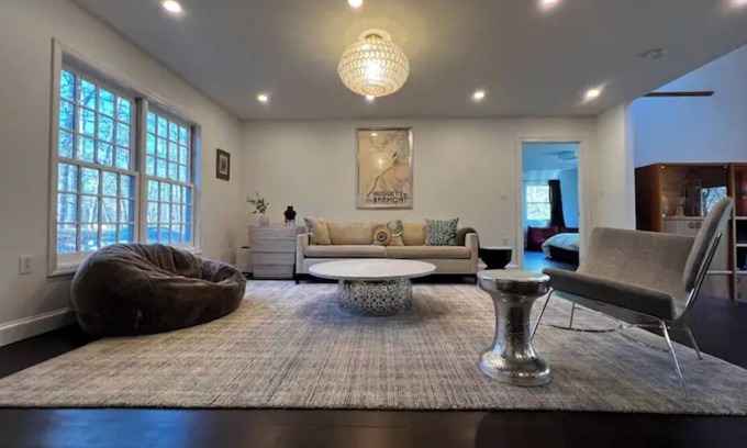 Mount Marion House | The Solarium: Woodstock Retreat w/Hot tub+Stream!