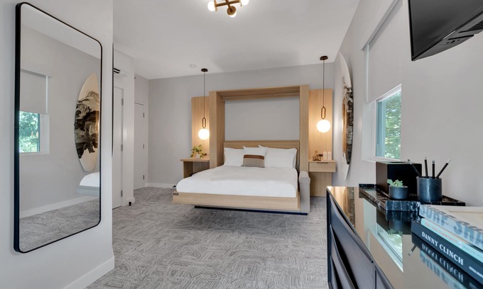 Asbury Park Hotel | The St. Laurent: Deluxe Queen - Sleeps 2
